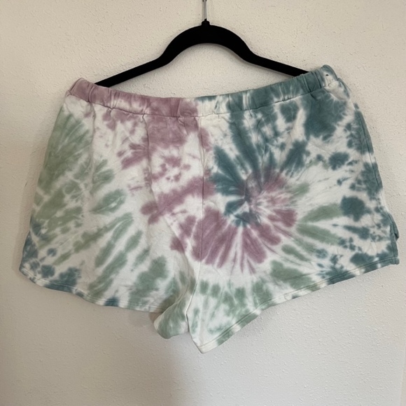 NWT Row A Tie Dye Shorts sz L - Picture 2 of 3
